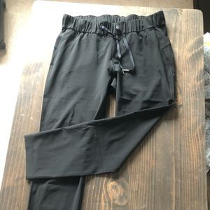 Lululemon Woven On the Fly Pant Sz 8
